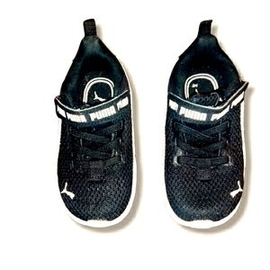 Puma Sneakers, Kids Size 6, Black White